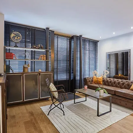 Apartment In The Center Of By Studioprestige